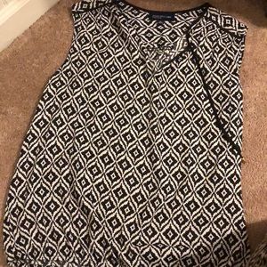 Sleeveless black/white top